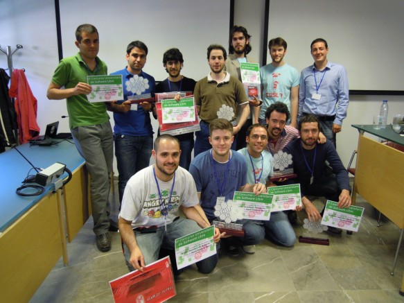 Premiados en la Séptima Edición del CUSL. El equipo de CygnusCloud aparece en la segunda fila, a la izquierda. Fuente: Concurso Universitario de Software Libre